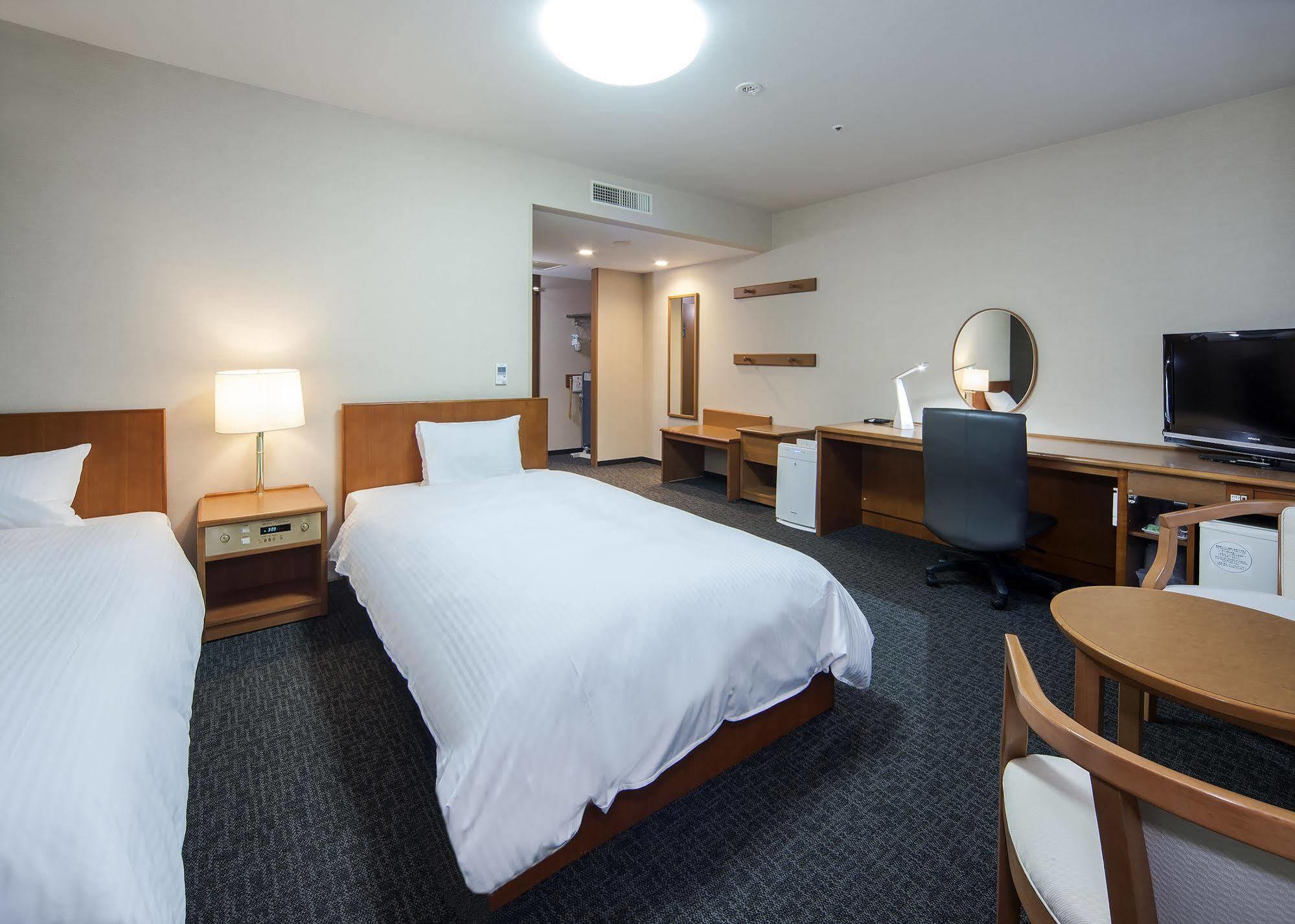 Daiwa Roynet Hotel Toyama Station Екстериор снимка